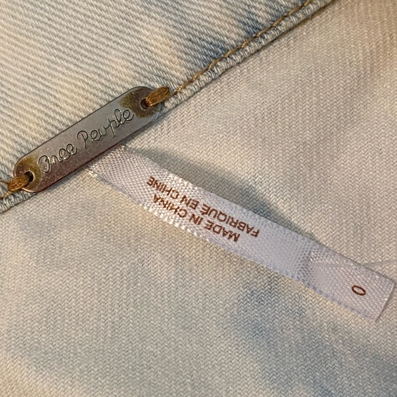 Free People Faded Blue Jean Jacket. Size 0. - Picture 6 of 6
